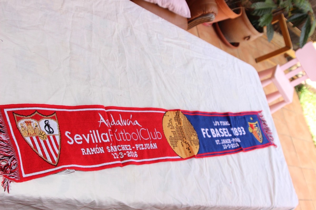 BUFANDA DE FUTBOL DEL SEVILLA FC COMO TERA CAMPEON DE LA UEFA