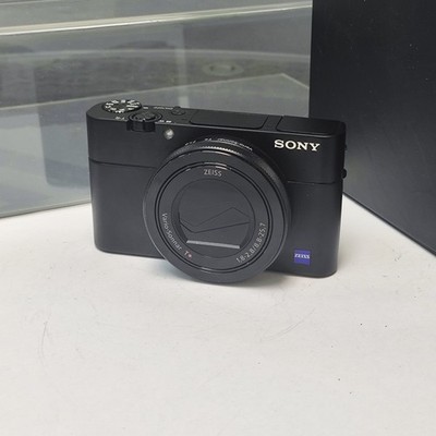 Sony Cyber-shot DSC-RX100M5A RX100 V Digital Camera 11x Digital Zoom ，3.0 in LCD