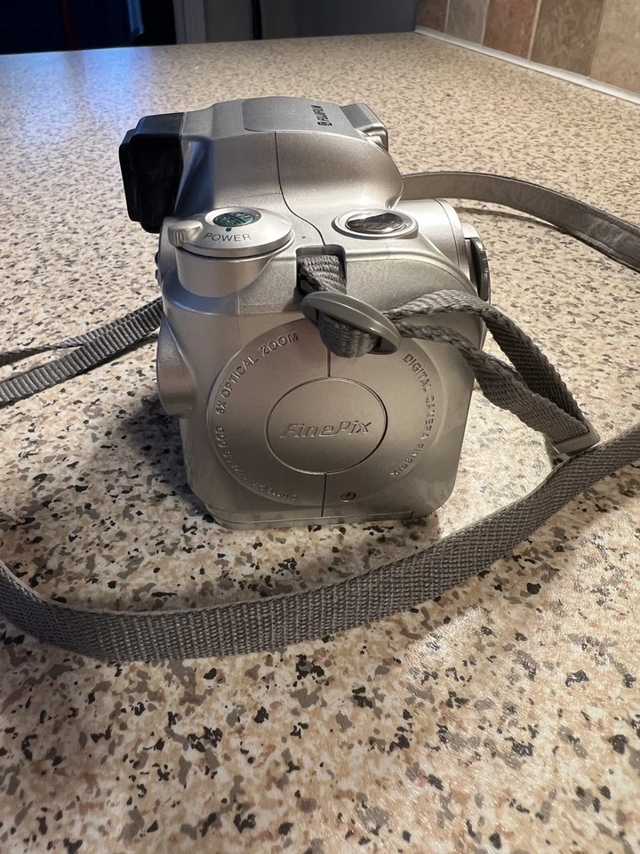 Fujifilm FinePix 2800 Zoom, photo 4 of 5