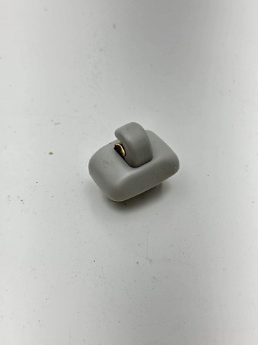 2009-2016 AUDI A3 A4 A5 Q5 SUN VISOR CLIP BRACKET MOON SILVER OEM 8U0857562 - Picture 2 of 3