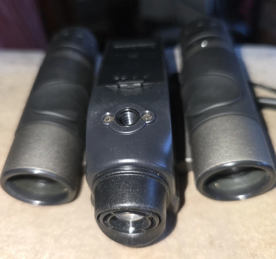 BARSKA 10 X 25 Camera Binoculars w/Travel case, in Excellent Condition!  - Image 2 of 4