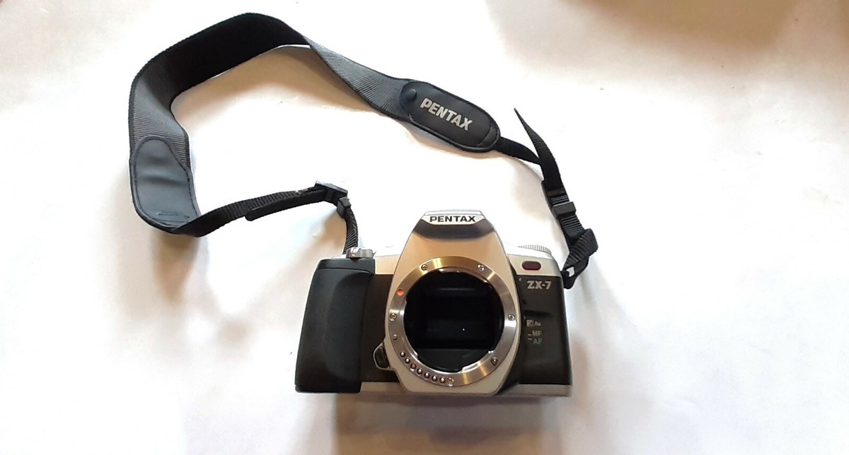 Pentax ZX-7 35 mm SLR Lot w/ Spectrum Promaster AF28-80 F Pentax ZX-7 35 mm SLR Lot w/ Spectrum Promaster AF28-80 F