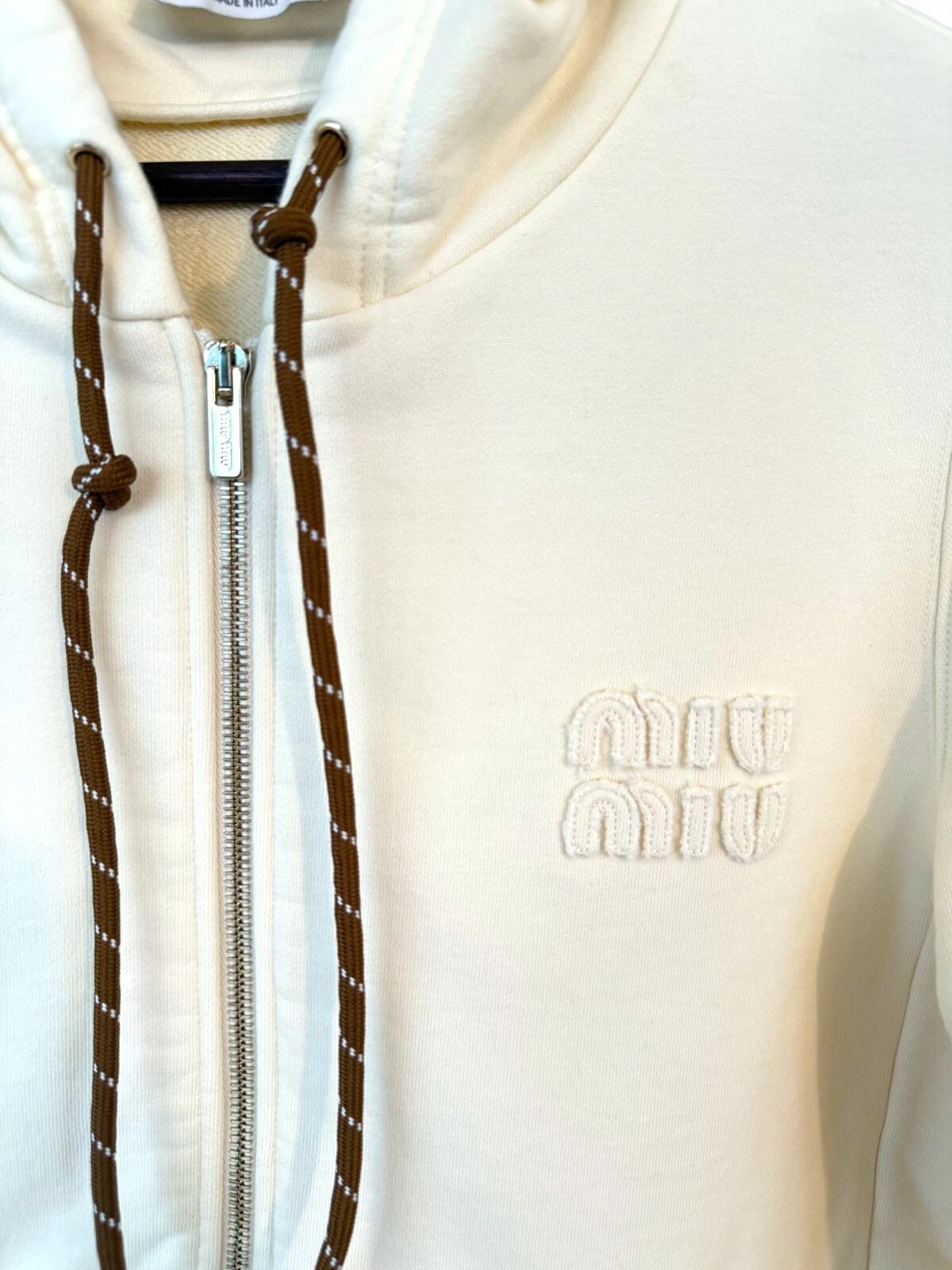 MIU MIU Felpa con cappuccio MiuMiu Cream FW24 L Prezzo al dettaglio: $2111