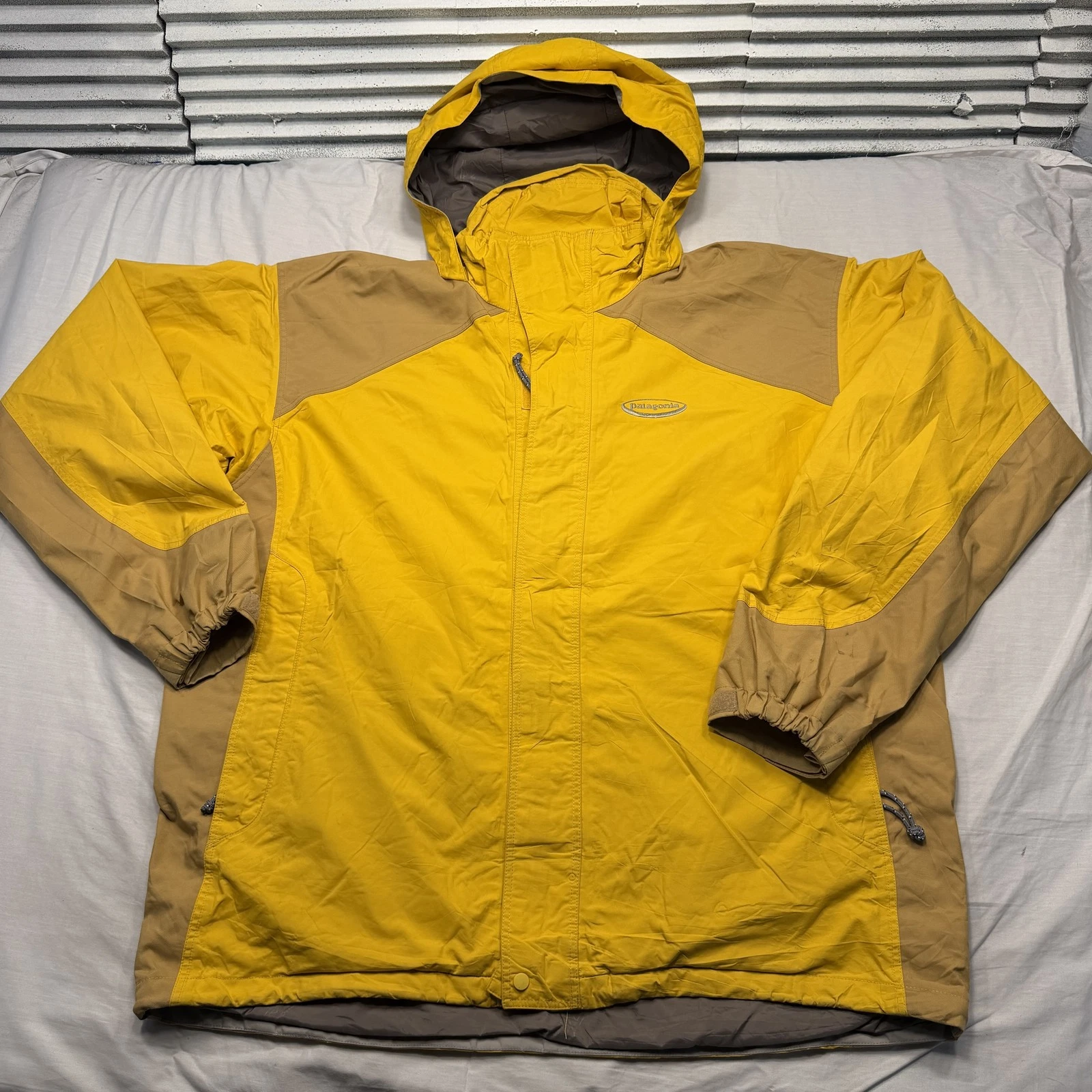 Patagonia Jacket Mens Large Yellow Full Zip Hooded Ski Snow Weather Gear Nylon
Opens in a new window