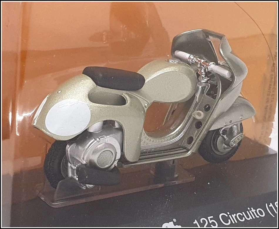 Altaya escala 1/18 Diecast #29 - 1950 Piaggio Vespa 125 Circuito - Met Green Foto 2 de 4