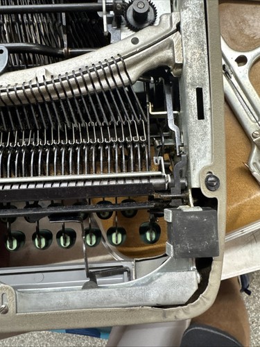 1950's SMITH CORONA SILENT SUPER Portable Manual Typewriter w/Carry Case Read - Picture 15 of 23