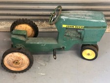 COLLECTORS VINTAGE JHON DEREE 520 TRACTOR PEDAL CARS