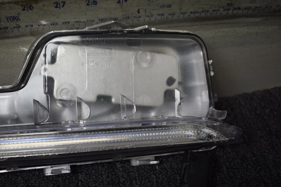 Volvo C70 2005 luz de circulación diurna OEM de fábrica Foto 3 de 4