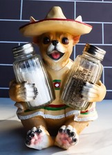 Chihuahua Mexicano con Sombrero Sombrero y Serape Sal Pimienta Coctelera Soporte Set