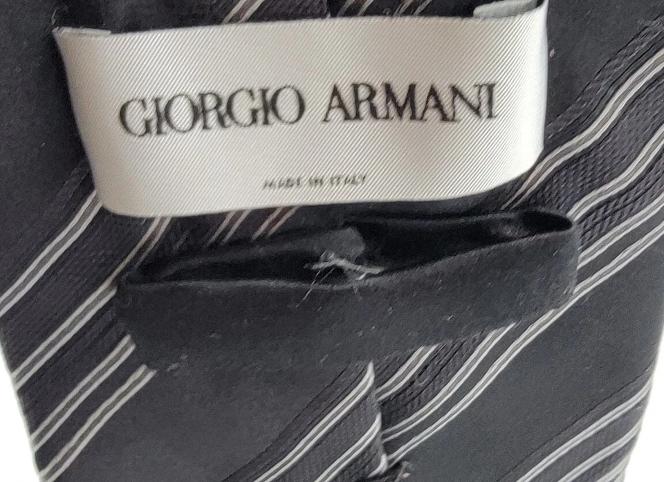 Corbata de cuello de seda a rayas gris/negro Armani para hombre  Foto 4 de 4