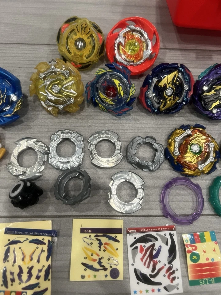 ENORME LOTE de Beyblades TOMY mixtos y más en varias estaciones Foto 3 de 4