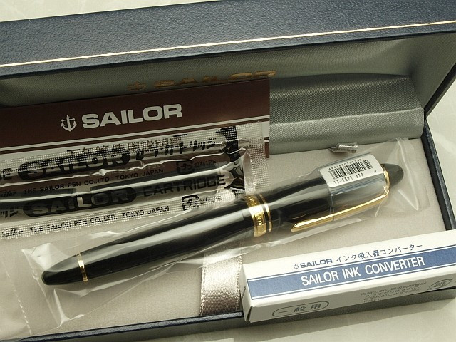 Japanese Sailor Profit Standard 21 / Black 21K MF-nib with