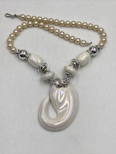 Vintage Large Ivory Faux Pearl Necklace Ceramic Charm Metal Accent 18" - 第 1/9 張圖片
