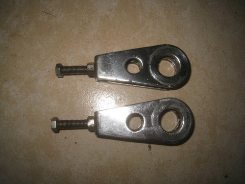 CB 350 F Four Kettenspanner Schwinge Hinterrad chain adjuster Kette Steckachse