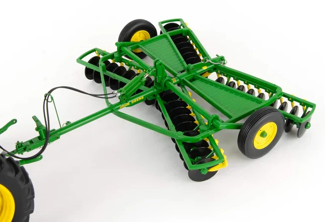 John Deere 3010 nf Diesel Tractor w/- Tandem Disc- 1/16 Precision Heritage No.2 - Image 3 of 4
