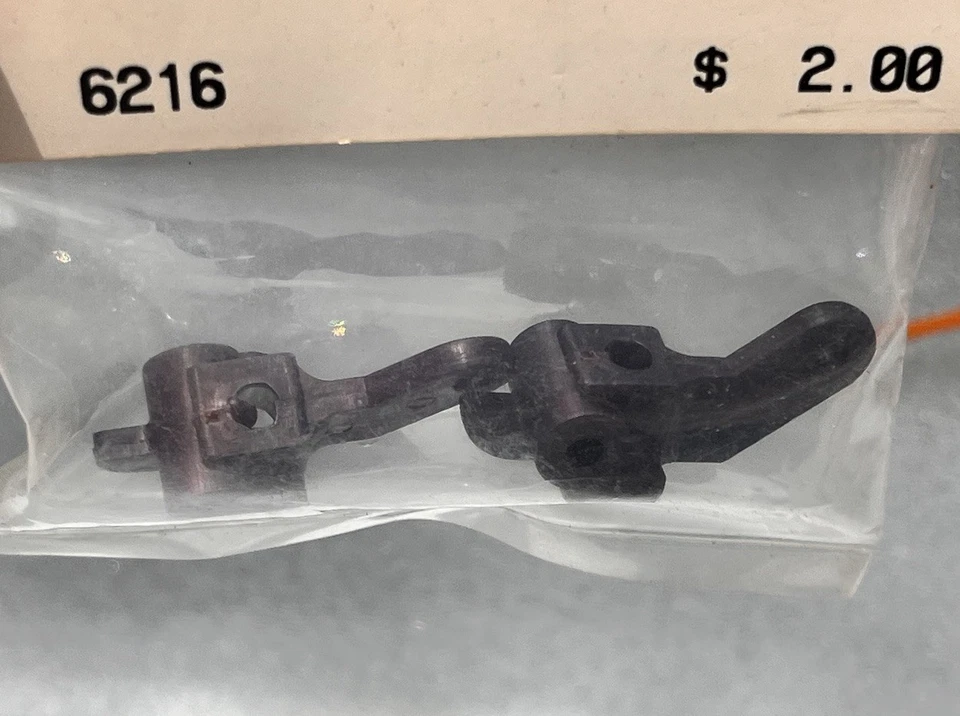 Team Associated RC10 1:10 FRONT Steering Blocks #6216 FACTORY SEALED BLACK - Image 2 of 2