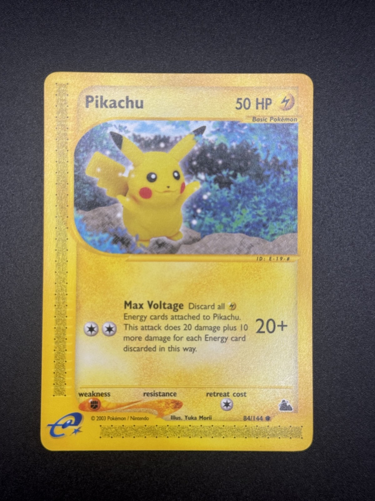 Pikachu 84/144 Skyridge Regular Near Mint