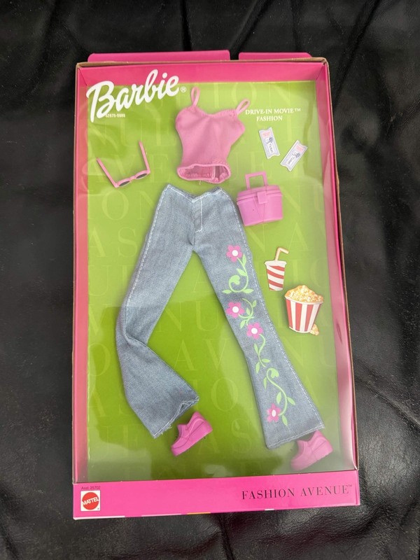 Barbie Mattel Drive-In Fashion Avenue Outfit NRFB