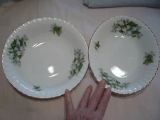 ROYAL ALBERT TRILLIUM BONE CHINA TWO!  SERVING BOWLS OVAL & ROUND ( 1960-69) EXC