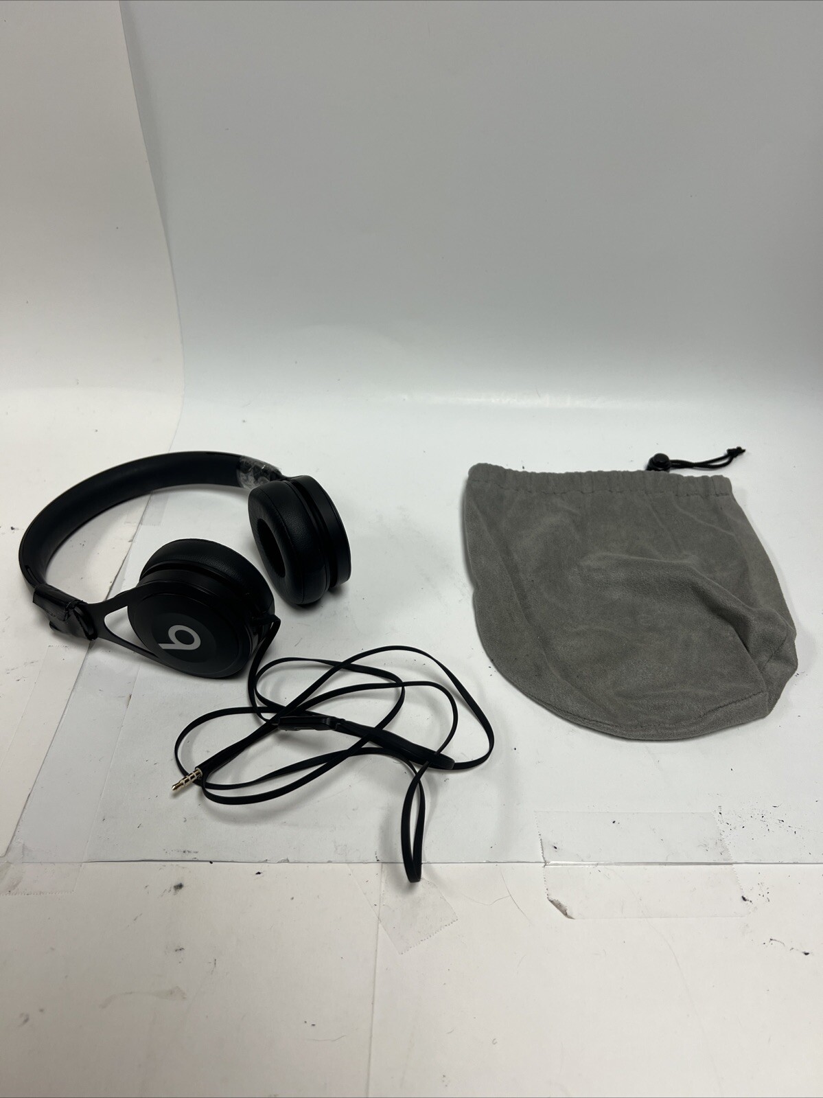 Beats by Dr. Dre EP Headphones - Black (Tested) Headband Is Not Adjustable Taped