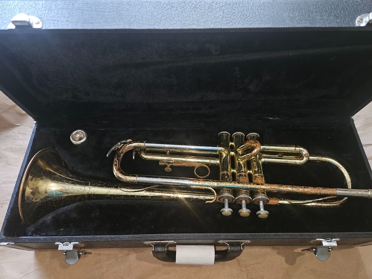 Yamaha YTR-232 Trumpet Brass with case & mouthpiece, Good Yamaha YTR-232 Trumpet Brass with case & mouthpiece, Good