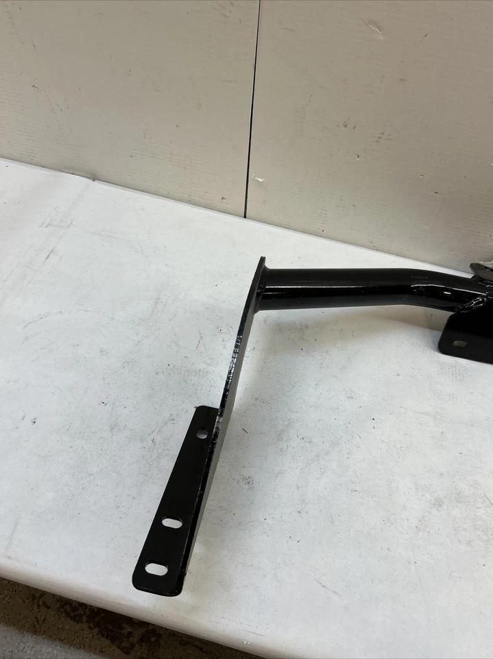 Приемник сцепного устройства Curt класса 3 13374 для классического Dodge Ram 1500 2009-2024 годов выпуска - Изображение 2 из 4