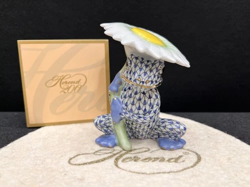 HEREND HUNGARY frog under a daisy, new dark blue fishnet decor