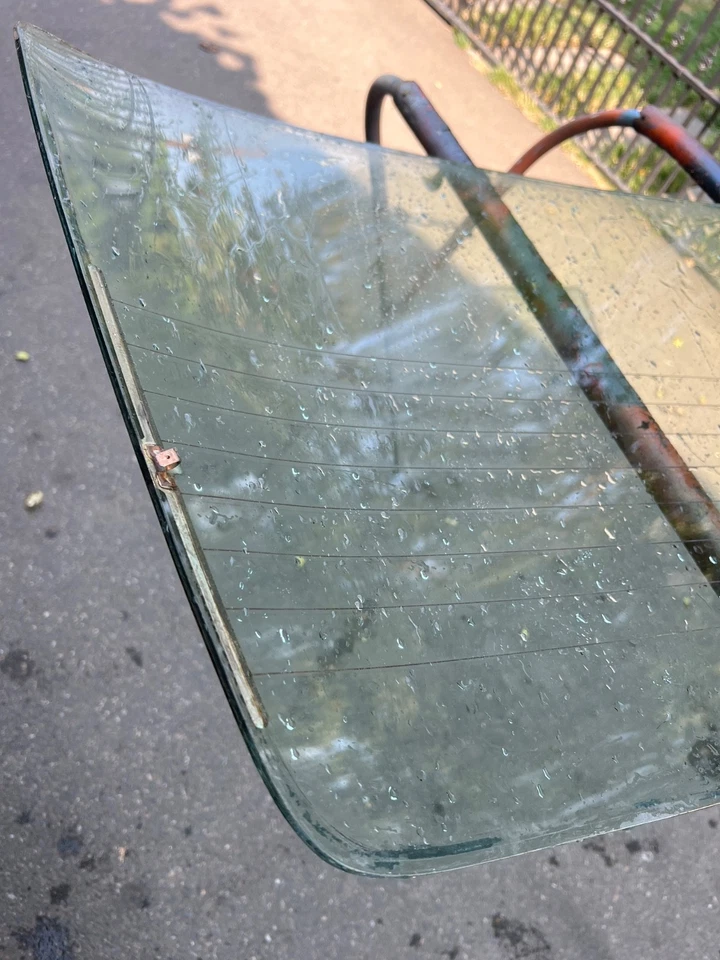 BMW 2002 1600 2002tii - Cristal ventana trasera tinte verde E10 con descongelación Foto 4 de 4