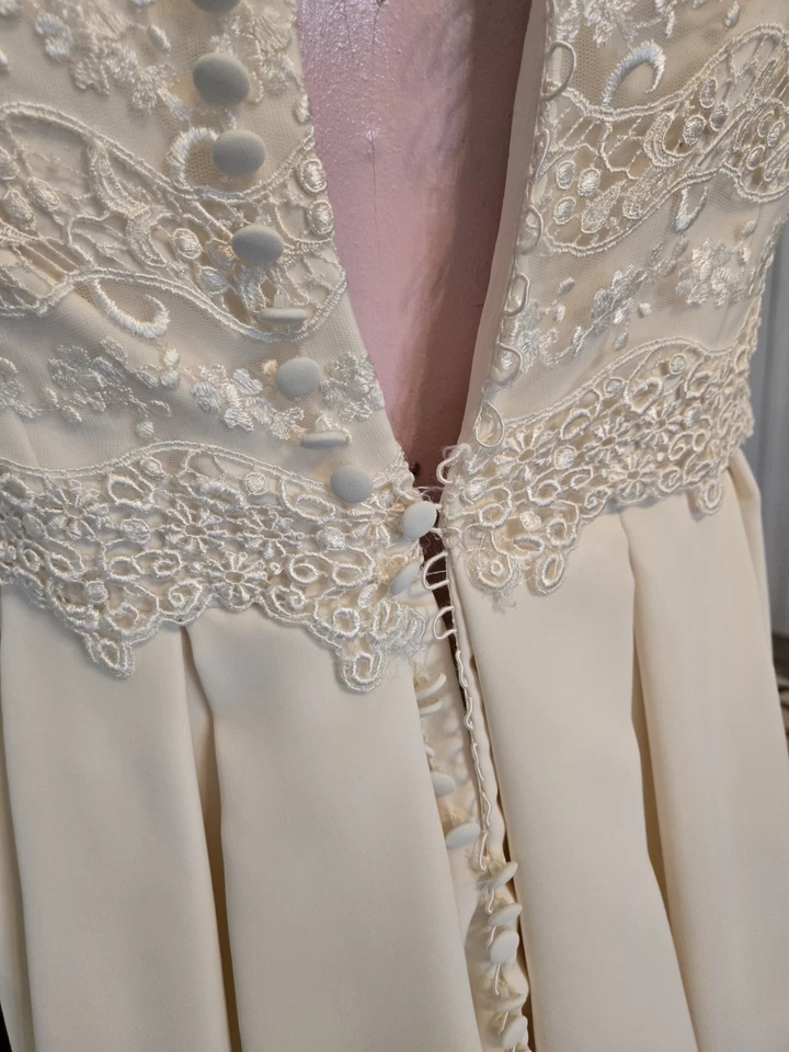 vestido de novia marfil Foto 3 de 4