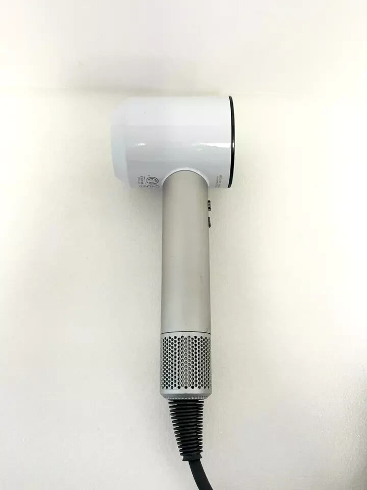 Dyson Supersonic Hair Dryer HD01 White/Silver plus Concentrator