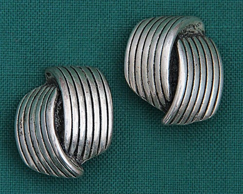 Kathleen Mailliard SF Vintage Silver Tone Clip On Earrings Signed