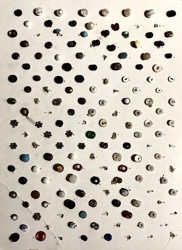 FABULOUS CARD OF 120++ ANTIQUE DIMINUTIVE BUTTONS MANY MATERIALS