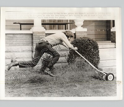 WHIMSICAL Man Speed Cutting Yard Grass FEET OFF GROUND Ohio 1974 Press Photo
