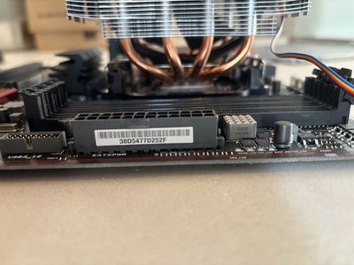 ASUS 970 PRO GAMING/AURA Mainboard Mit AMD CPU Und großem Kühler