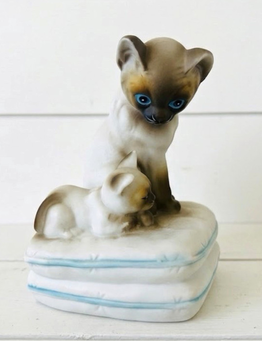 A hand-painted Siamese cat and kitten music box from Japan — visually delightful, tested and working, for the cat person with taste.