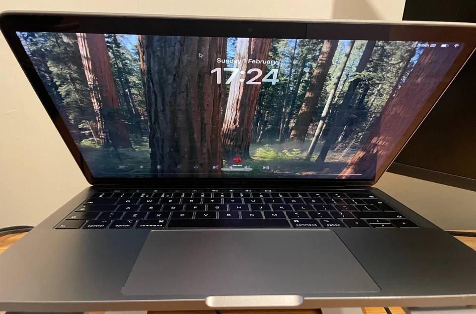 Apple MacBook Pro 13" 2018 · i5 · 16GB · 256GB, photo 2 of 5