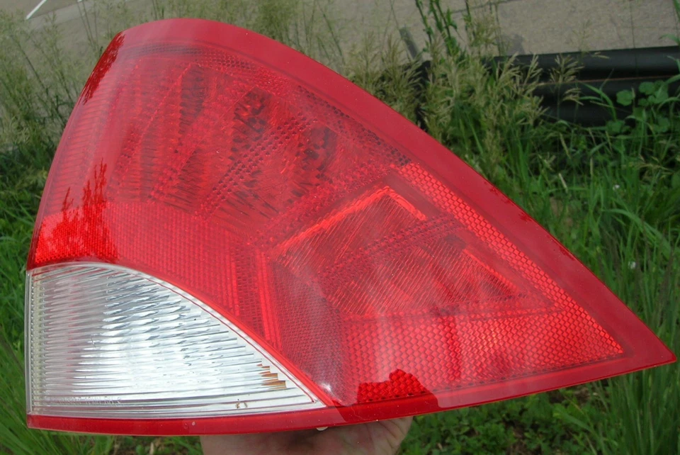 Lente de luz trasera derecha exterior pasajero Mercury Milan 2010 2011 OEM BONITO Foto 4 de 4