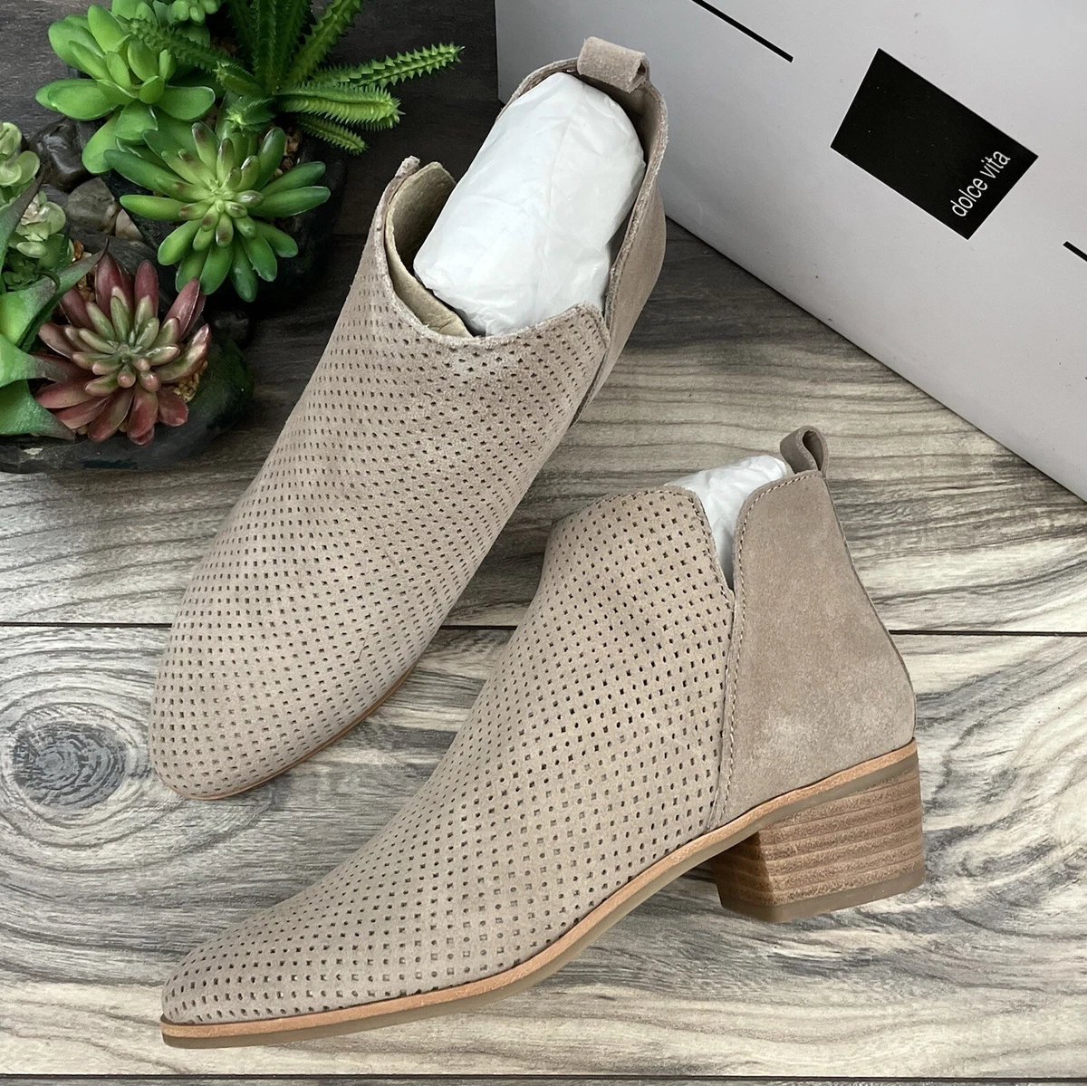 NIB Dolce Vita Kaidie Dip Side Perforated Suede Almond Toe Ankle