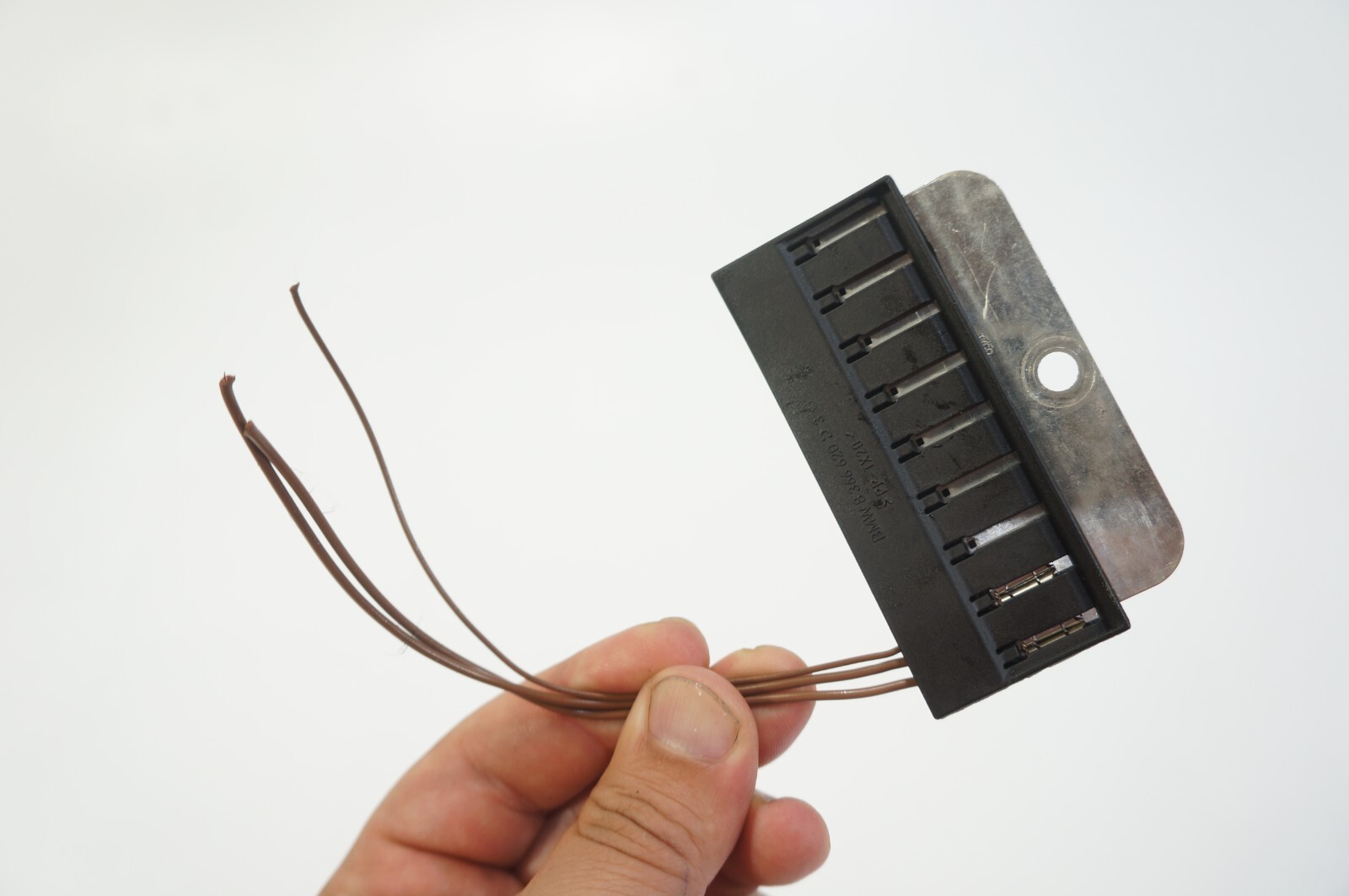 OEM BMW negative wire cable terminal clamp loom ground connector cut 8 366 620