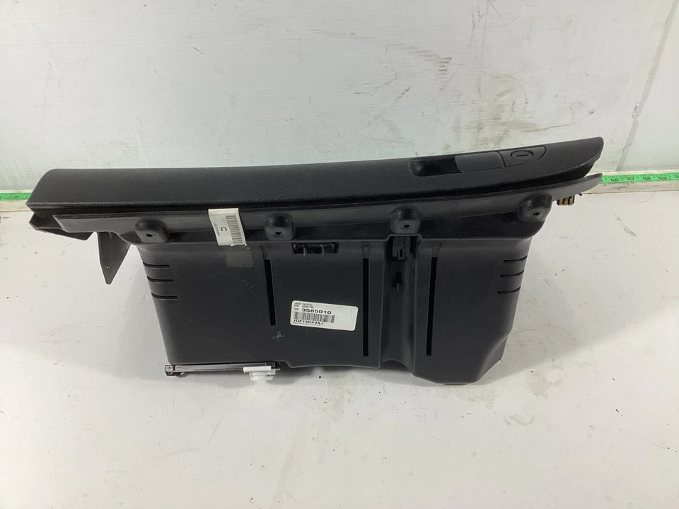 Dodge Charger 2011-2014 tablero de instrumentos guantera compartimento de almacenamiento OEM. Foto 2 de 4