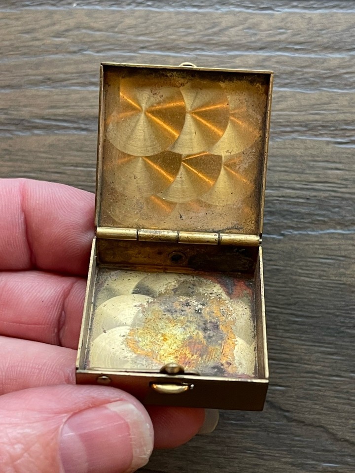 Vintage ELGIN AMERICAN Gold-Tone Floral Engraved Cigarette Case ...