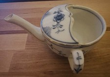 Blue And White Pattern Invalid Feeder