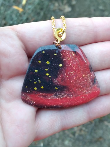 Handcrafted Dangle Earring Necklace Set Polymer Clay Pendant Chain Red Black - Afbeelding 6 van 9