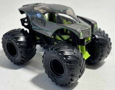 Monster Jam Alien Invasion Truck Black Tires 1/64 Scale USED EXCELLENT SHAPE