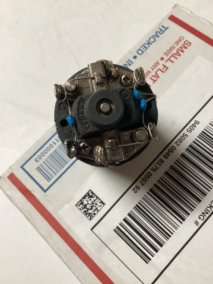 老式KYOSHO电机和贴花 — 第 3/4 张图片