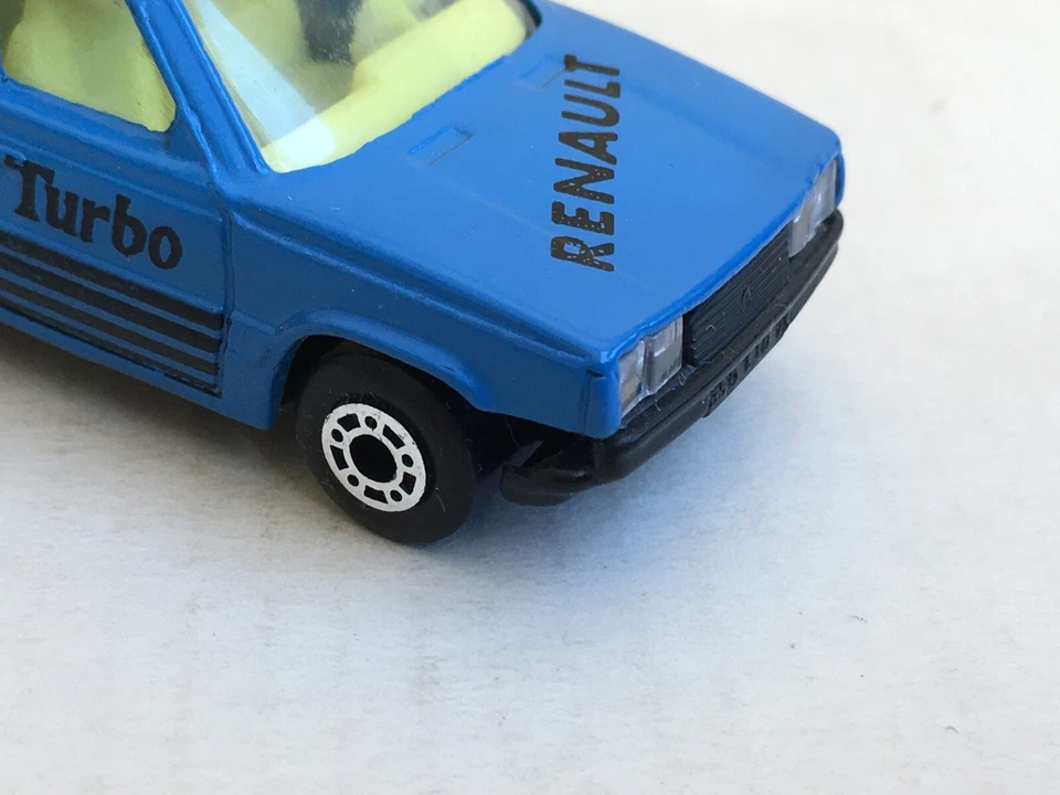 Matchbox RENAULT11 blue with yellow interior made in Bulgaria. ERROR. - Image 4 of 4