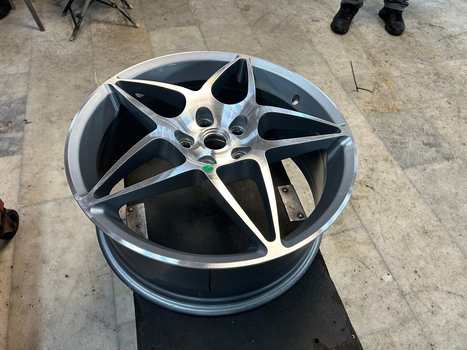 1xAlloy Wheel 19 Inch Diamond Front Ferrari California F149 OEM 252606 8Jx19