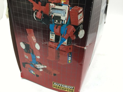 VINTAGE HASBRO 1985 TRANSFORMERS AUTOBOT SCIENTIST PERCEPTOR HEROIC AUTOBOT MIB - Picture 8 of 10