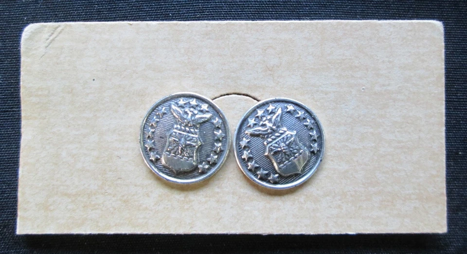 LOTE DE 136 BOTONES MILITARES VINTAGE Metal/años 40-50/Artesanía/Suministro de joyas/Salvamento de fábrica Foto 4 de 4