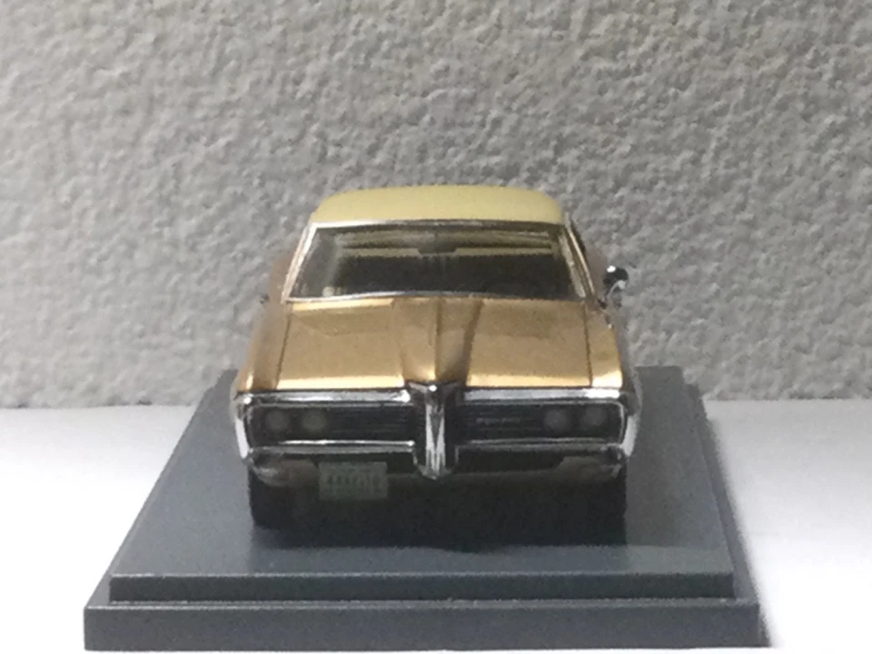 ""NEO 1:43 Pontiac Bonneville HT Coupé  1968 Gold Modell Nr:44110"" - Immagine 4 di 4